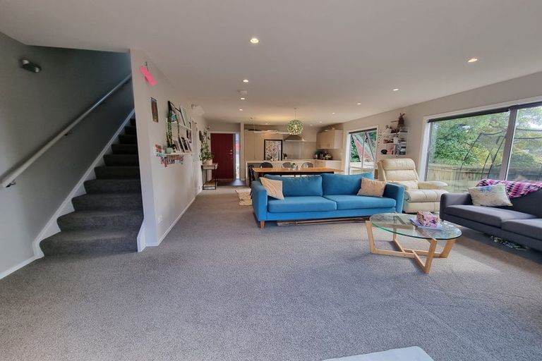 Photo of property in 1/61 Black Rock Road, Newlands, Wellington, 6037