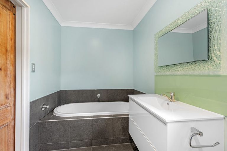 Photo of property in 137 Centaurus Road, Saint Martins, Christchurch, 8022