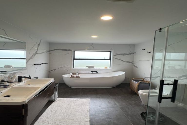 Photo of property in 1 Wyon Way, Flat Bush, Auckland, 2016