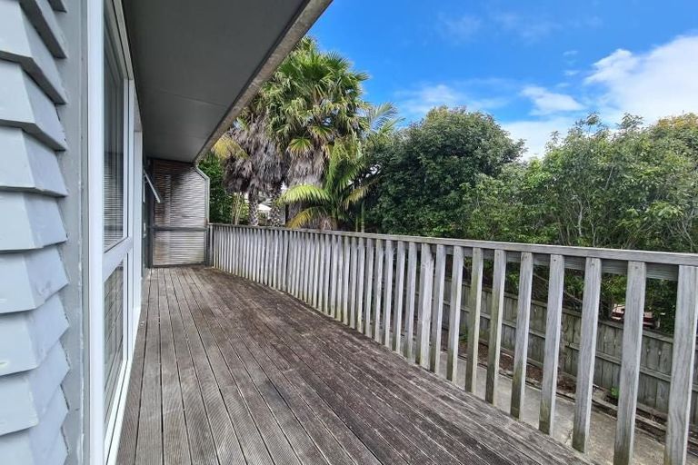 Photo of property in 10 Weatherly Road, Torbay, Auckland, 0630