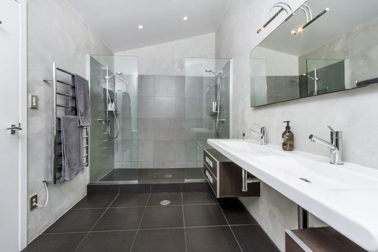 Photo of property in 28 Muritai Road, Milford, Auckland, 0620