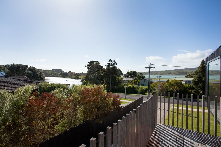 Photo of property in 30 Nihinihi Avenue, Raglan, 3225