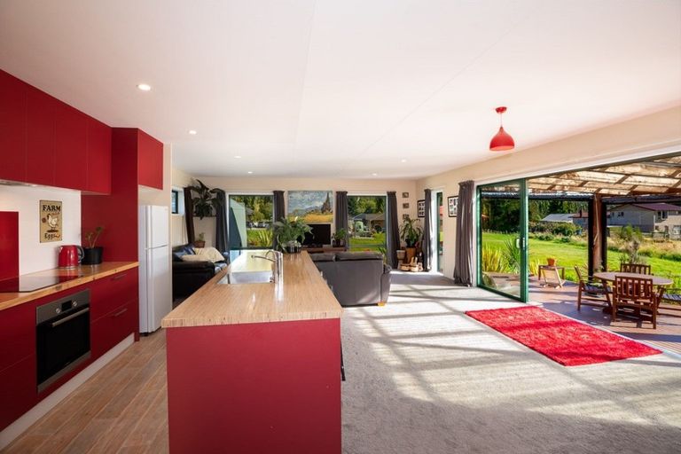 Photo of property in 2 Hector Close, Kingston, Athol, 9793