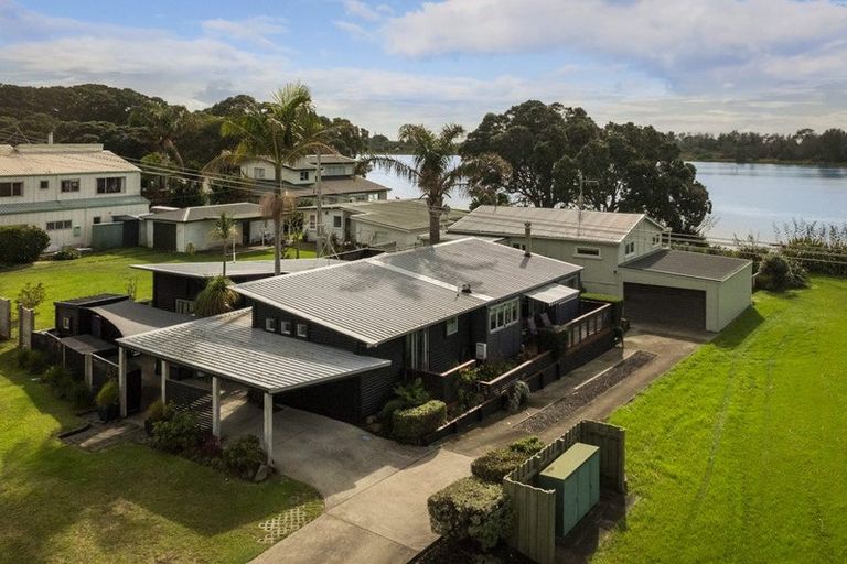 Photo of property in 32 Roretana Drive, Athenree, Waihi Beach, 3177