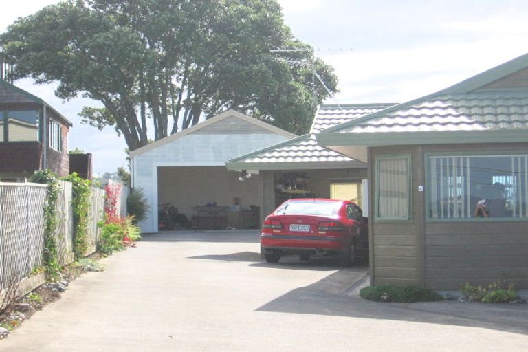 Photo of property in 926a East Coast Road, Northcross, Auckland, 0630