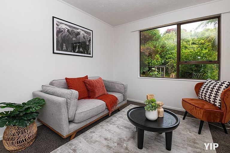 Photo of property in 27a Fernhaven Grove, Newlands, Wellington, 6037
