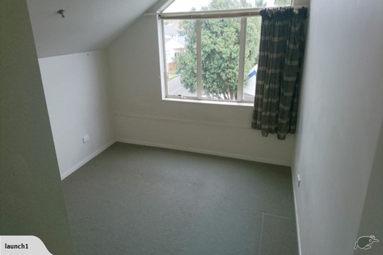 Photo of property in 9/15 Clearwater Cove, West Harbour, Auckland, 0618