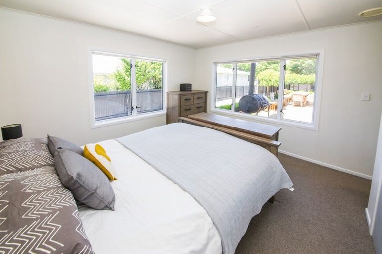 Photo of property in 64 Middle Road, Havelock North, 4130