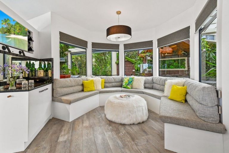 Photo of property in 6 Ribbonwood Crescent, Goodwood Heights, Auckland, 2105