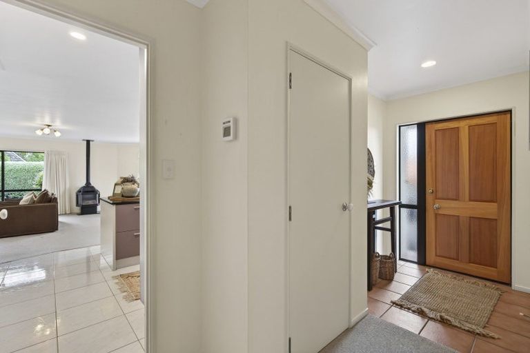 Photo of property in 15 Sandel Rise, Merrilands, New Plymouth, 4312