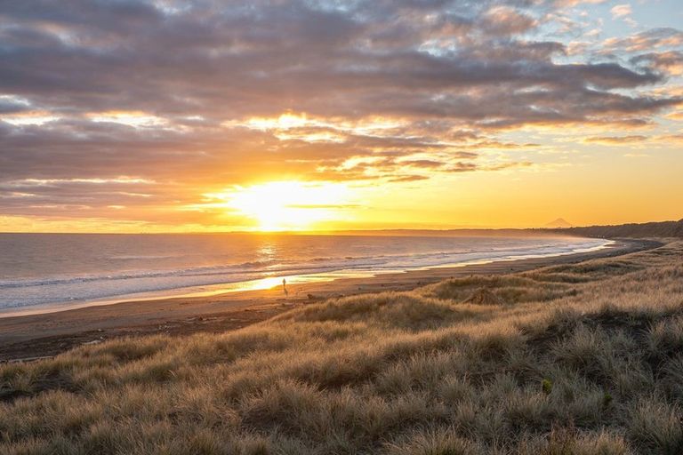 Photo of property in 19 Waitote Street, Castlecliff, Whanganui, 4501