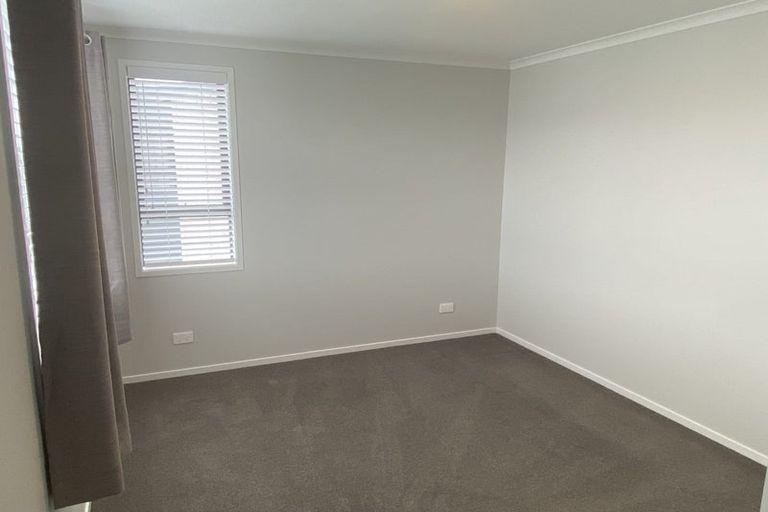 Photo of property in 11 Discovery Place, Marfell, New Plymouth, 4310