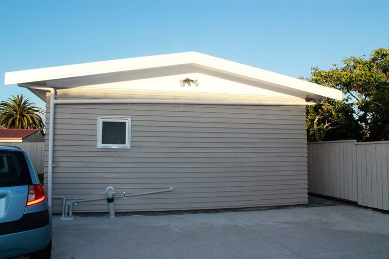 Photo of property in 3 Glen Marine Parade, Glendene, Auckland, 0602