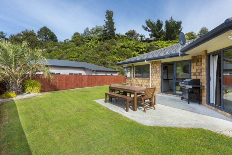 Photo of property in 44 King Charles Drive, Kingsley Heights, Upper Hutt, 5018