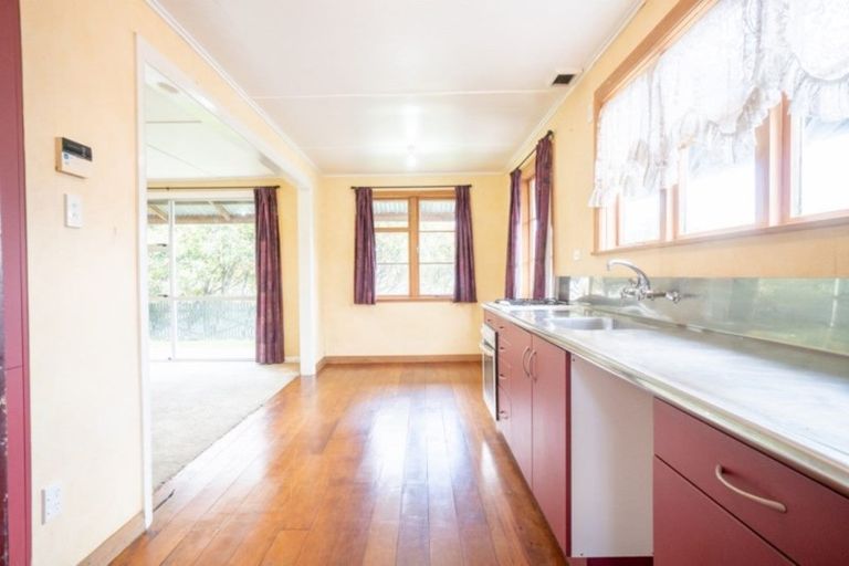 Photo of property in 128 Roberts Line, Kelvin Grove, Palmerston North, 4414
