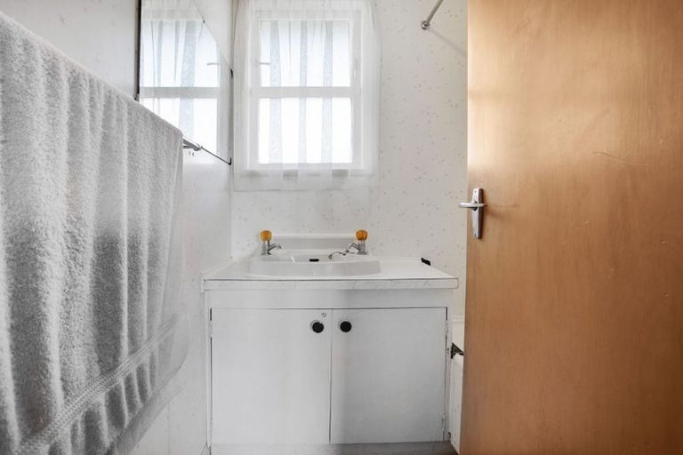 Photo of property in 70 Tatariki Street, Rosehill, Papakura, 2113