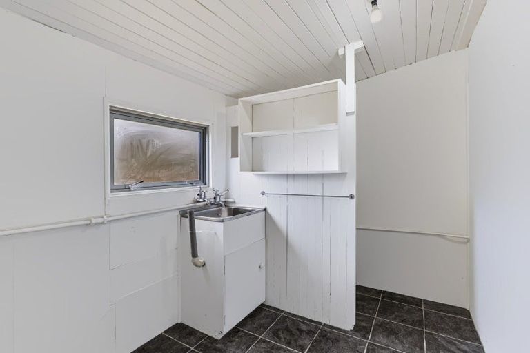 Photo of property in 12 Mills Street, Eltham, 4322