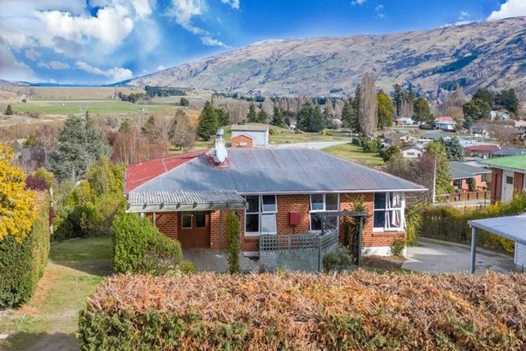 Photo of property in 33 Tamblyn Drive, Lake Roxburgh Village, Roxburgh, 9571