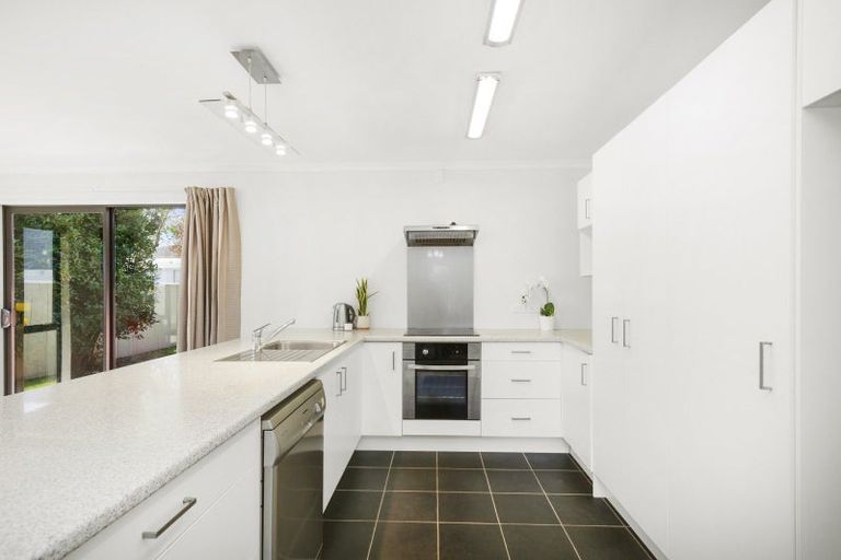 Photo of property in 3a Savage Crescent, Upper Hutt Central, Upper Hutt, 5018