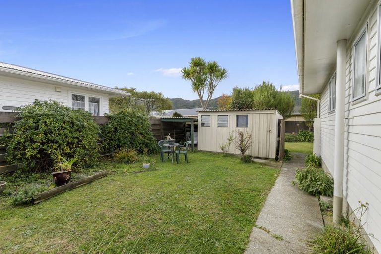 Photo of property in 298 Wellington Road, Wainuiomata, Lower Hutt, 5014