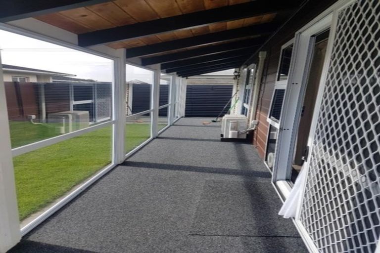 Photo of property in 2/2 Tiverton Crescent, Whalers Gate, New Plymouth, 4310