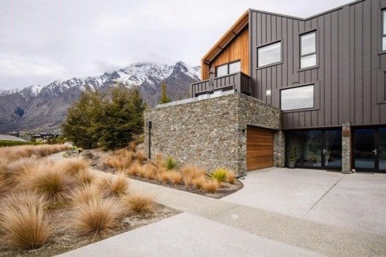 Photo of property in 2/27 Rannoch Drive, Jacks Point, Queenstown, 9371