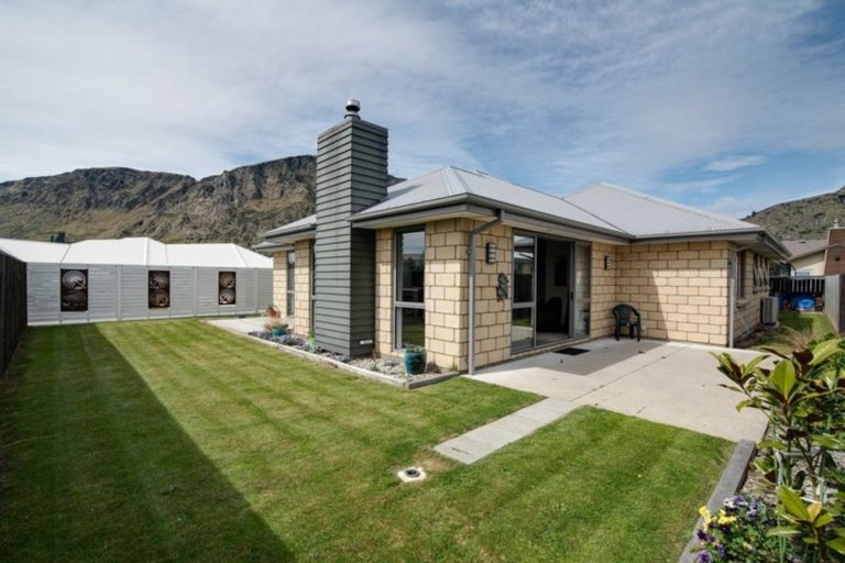 Photo of property in 4 Sew Hoy Lane, Arthurs Point, Queenstown, 9371