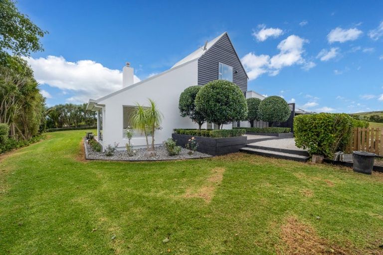 Photo of property in 122 Brownhill Road, Whitford, Manurewa, 2576