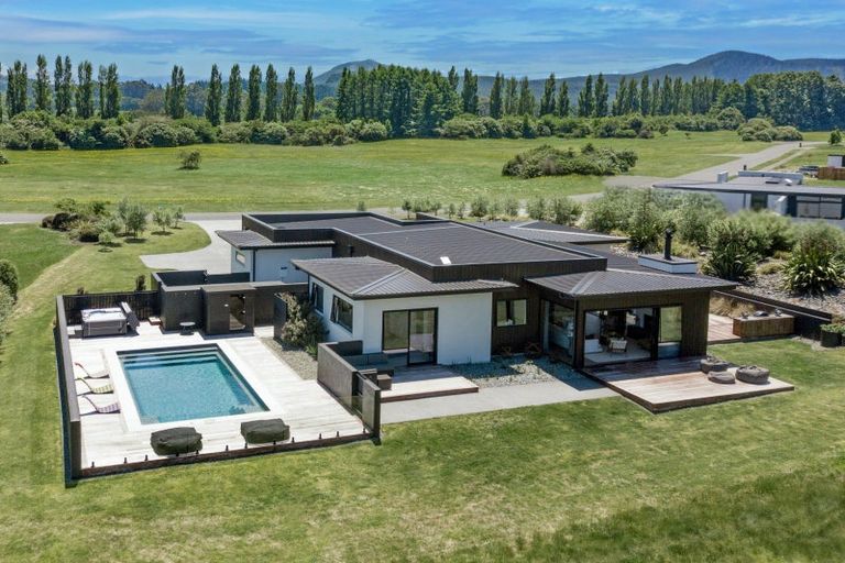 Photo of property in 14 The Fairways, Kinloch, Taupo, 3377