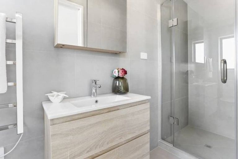 Photo of property in 2/1 Egremont Street, Belmont, Auckland, 0622