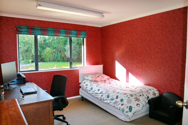 Photo of property in 311 Croydon Road, Midhirst, Stratford, 4394