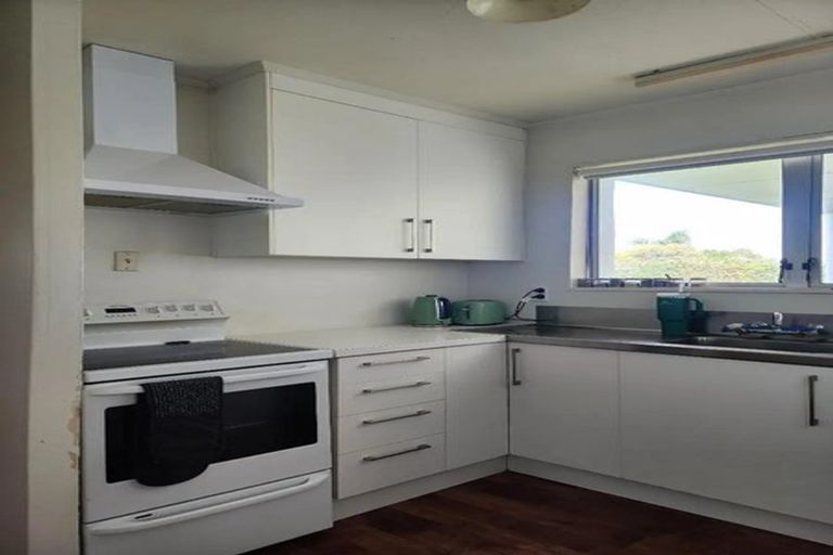 Photo of property in 12 Pitcairn Street, Oakura, 4314