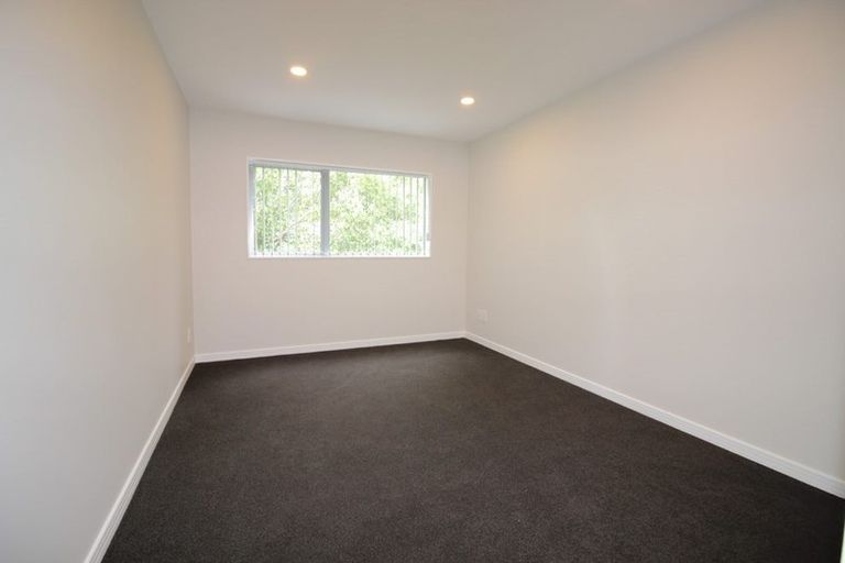 Photo of property in 4 Kearney Place, Massey, Auckland, 0614
