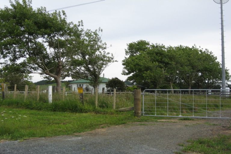 Photo of property in 915 Old North Road, Waimauku, 0882