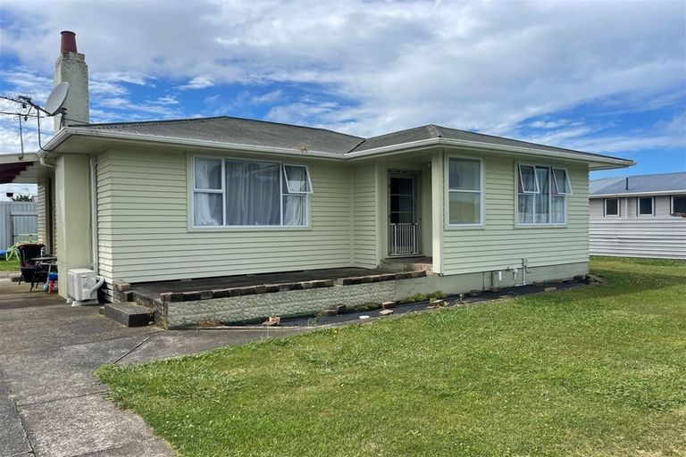 Photo of property in 25 Grey Street, Normanby, Hawera, 4614