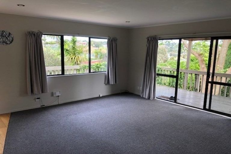 Photo of property in 1/42 Woodlands Crescent, Browns Bay, Auckland, 0630