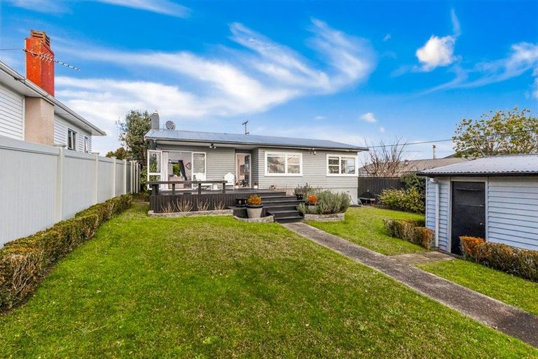 Photo of property in 2/29 Sunnyfield Crescent, Glenfield, Auckland, 0629