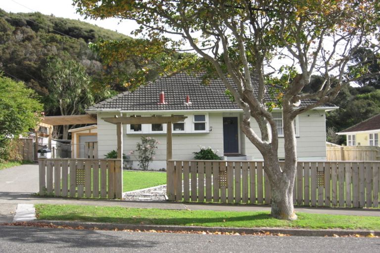 Photo of property in 17 Boyd Grove, Naenae, Lower Hutt, 5011