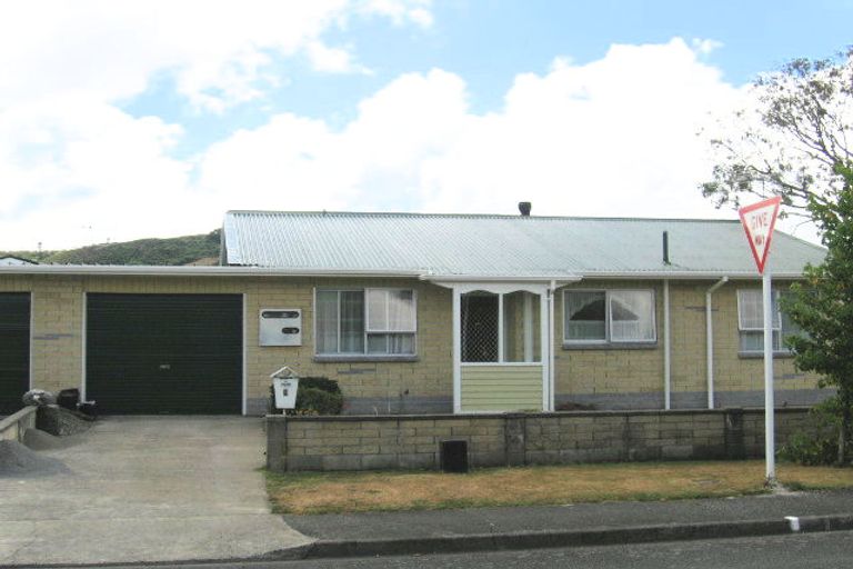 Photo of property in 2a Roband Crescent, Brown Owl, Upper Hutt, 5018