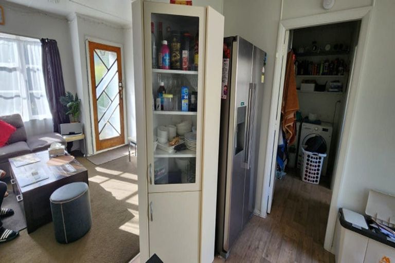 Photo of property in 18 Collins Avenue, Tawa, Wellington, 5028