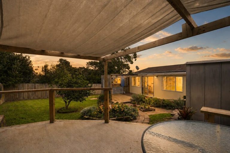Photo of property in 4 Brian Crescent, Stanmore Bay, Whangaparaoa, 0932