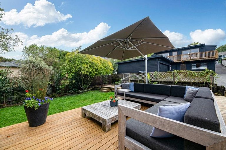 Photo of property in 5 Derwent Crescent, Titirangi, Auckland, 0604