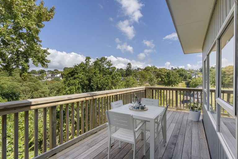 Photo of property in 3 Micawber Place, Mellons Bay, Auckland, 2014