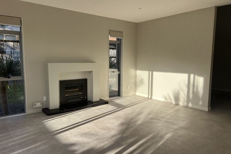 Photo of property in 10 Ballymore Drive, Pinehill, Auckland, 0632