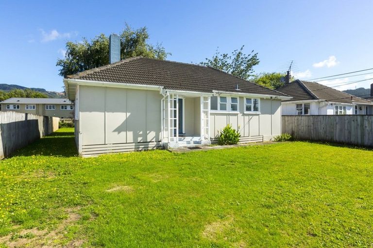 Photo of property in 22 Maher Street, Elderslea, Upper Hutt, 5018