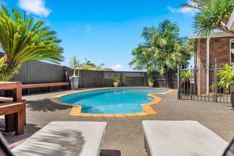 Photo of property in 44 Westpark Drive, West Harbour, Auckland, 0618