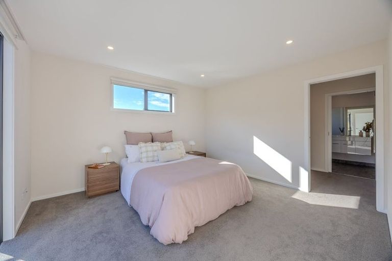 Photo of property in 60 Kirimoko Crescent, Wanaka, 9305