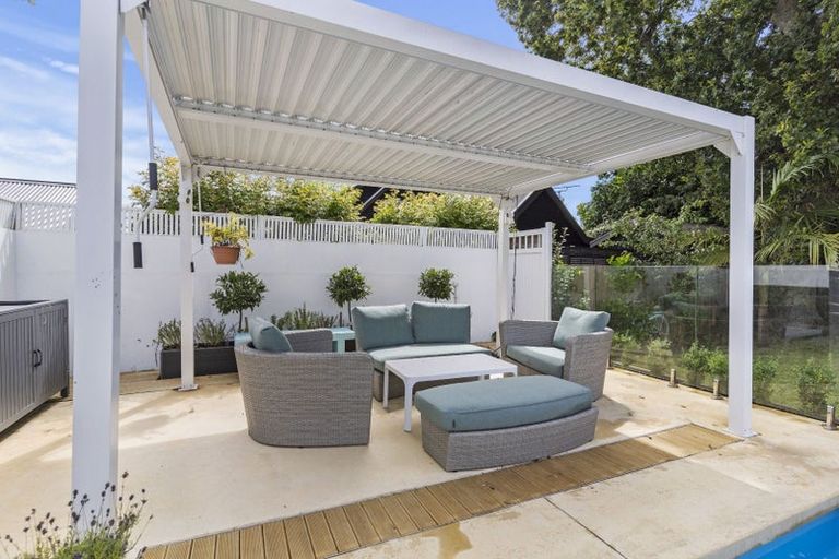 Photo of property in 24 Tauhinu Road, Greenhithe, Auckland, 0632