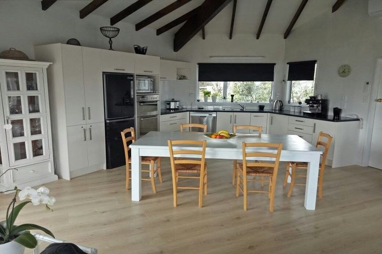 Photo of property in 9 Waiheke Street, Waikanae Beach, Waikanae, 5036