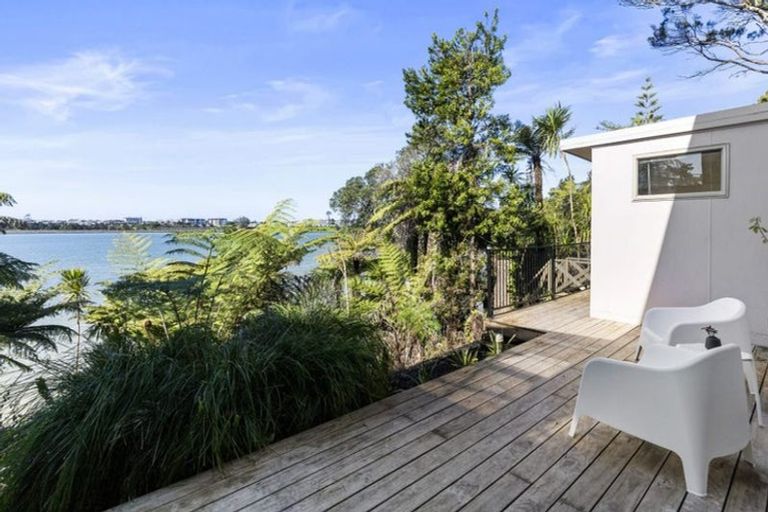 Photo of property in 27 Ferry Parade, Herald Island, Auckland, 0618